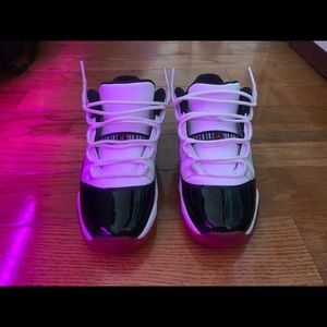 Jordan’s 11s low top 📲 347 481 9657 size 5. $220